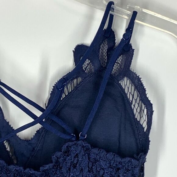 True Women's Pullover Criss-Cross Back Straps Crochet Lace Bralette Blue Small - Picture 7 of 9